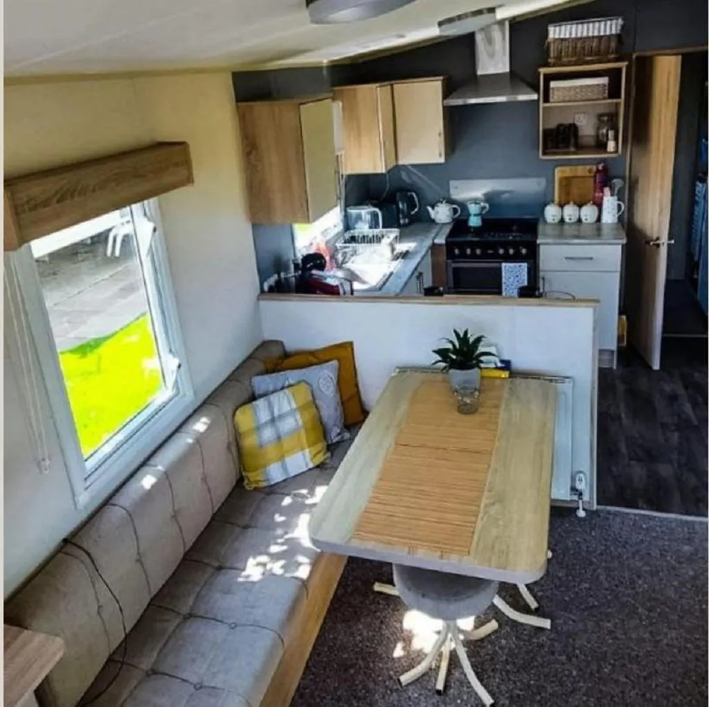 Great 8 Berth Caravan At Sand Le Mere In Yorkshire Ref 71001I Tunstall  Tunstall (East Riding of Yorkshire)