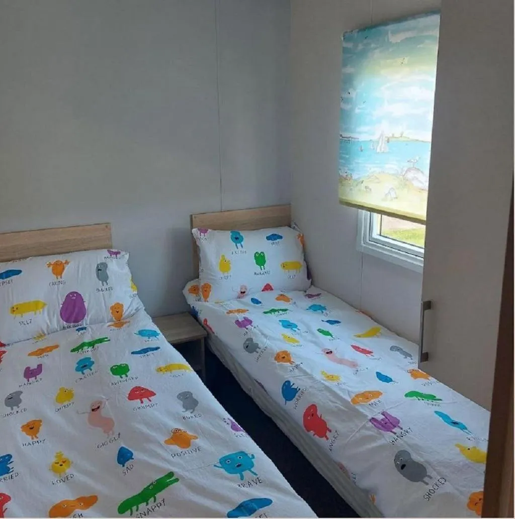 Camping Great 8 Berth Caravan At Sand Le Mere In Yorkshire Ref 71001I Tunstall