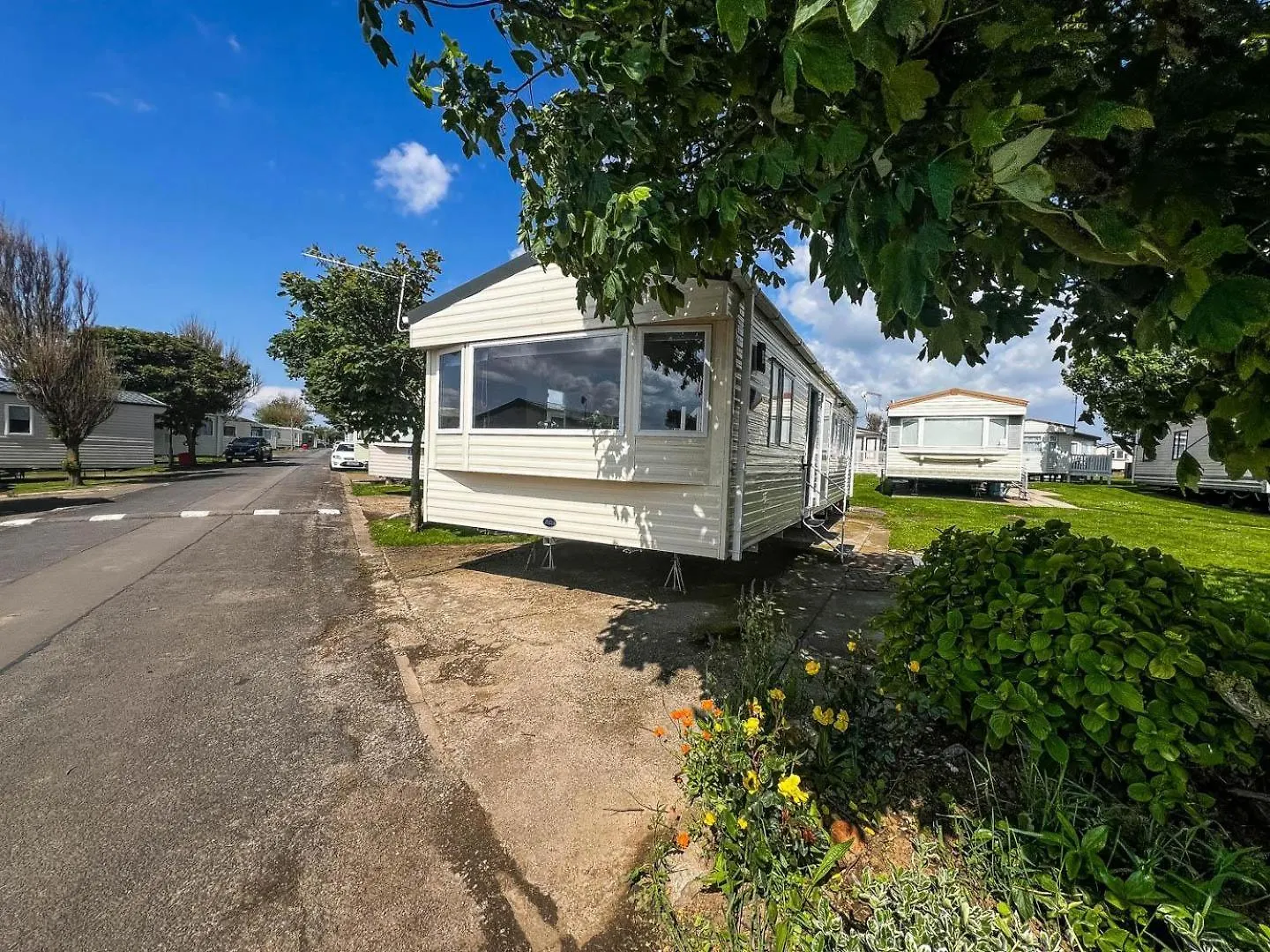 Camping Great 8 Berth Caravan At Sand Le Mere In Yorkshire Ref 71001I Tunstall