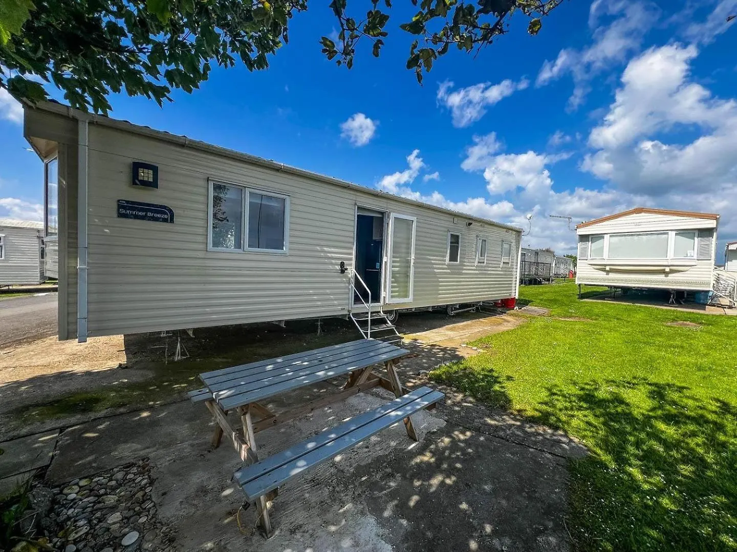 Great 8 Berth Caravan At Sand Le Mere In Yorkshire Ref 71001I Tunstall