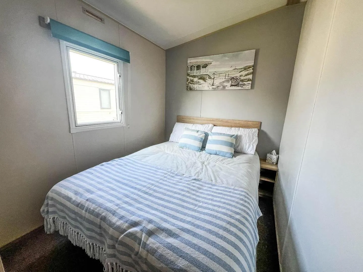 Great 8 Berth Caravan At Sand Le Mere In Yorkshire Ref 71001I Tunstall  Camping